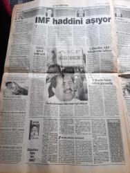 Türkiye'de Yeniçağ Gazetesi - Turkish Newspaper - 9 Temmuz 2003 - PKK Tunceli valisi Cafer Akyüz'e saldırdı  2 şehit - CHP lideri Deniz Baykal'ın nota tepkisi - askerimize saldırdı parmağı olan Talabani Ankara'da Abdullah Gül tarafından ağırlanacak - MHP lideri Devlet Bahçeli ABD Kıbrıs ve Kuzey Irak konularında Türkiye'yi arkadan vurdu - kırkpınar'ın yeni ağası Mustafa Altunhan hakkındaki iddialar - 2500 ABD'li asker firar etti - Erzurum'da yapılan kazılarda toplu mezar ortaya çıktı - Onbinlerce işçi AKP'li Tayyip başvekil işçi memur aç sefil dedi - Kuzey Irak'ta 11 askerimizi esir alan ABD'ye tepkiler durmuyor - Ferhat Tunç PKK'yı övmekten tutuklandı - AKP'den hortumcuya kıyak - Koç Sistem Dell Satacak - 16. Altın güvercin festivali şarkı yarışması Burak Uçkan'ın birinciliği ile sona erdi - Türkiye'de milli takım bazında kaleci sıkıntısı yaşanıyor - Beşiktaş'ta Lucescu fırtınası - Galatasarayla 3 yıl aradan sonra tekrar nikah tazeleyen Hakan Şükür çok mutluyum dedi Fotoğrafı