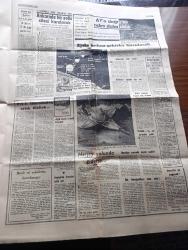 Cumhuriyet Gazetesi - Turkish Newspaper - 10 Şubat 1966 - buhranı arttırmayalım yazan Ecvet Güresin Başmakale - Cemal Gürsel'in durumu çok ağır - Cemal Gürsel'in eşi de oksijen çadırında - Adalet Partisi grubunda hükümet tenkit edildi - Danıştay'ın kararı tehiri icrayı uygulamamak anayasaya aykırıdır - Cemal Gürsel için yayınlanan sağlık bültenleri - Walter Reed Hastanesi - rozet Vahdettin ve Kao Ki üstüne yazan İlhan Selçuk - Washington Kızıl Çinle Savaş tehlikesine karşı uyarıldı - Amerika Ho Şi Minh'in hakkında hindistan'dan bilgi istedi - Güz Şarkısı yazan Peride Celal Yazı Dizisi - Ay'a Doğru bir adım daha atıldı - Luna 9'un aydaki yeri - Adana şehir tiyatrosunda İstanbul efendisi Fotoğrafı - yayın hayatı - İstanbul'da sinema tiyatro programı - K. Slalomda Salih Kurdakul ancak 43. Oldu fotoğraf - Beşiktaş'ta istifalar - Orhan Şeref Apak hadise çıkaran takımlar 2 sene liglere giremez dedi - talebe kış oyunları devam ediyor fotoğraf - İsmet Atlı Adana bölgesinde antrenör oldu