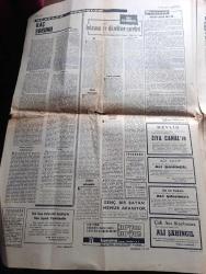 Cumhuriyet Gazetesi - Turkish Newspaper - 22 Mayıs 1969 - oyunlu politika yazan Nadir Nadi Başmakale - Süleyman Demirel AP senato grubunda ağırlığını koydu - Ve Af seçimden sonraya kaldı - Kamil Ocak senatoya giderken mecliste öldü - Apollo 10 ay yörüngesinde - Bülent Ecevit de hesapları ortaya döktü - Ferruh Adalı yargıtay başkanı oldu - İsmet İnönü yorum yok dedi - 27 mayıs'ın provası yapıldı - haydi canım sen de yazan İlhan Selçuk - Pompidou Alain Delon davası - padişah buyruğundan halk iradesine yazan Şükran Soner - Yasin Kutluğ çoban kıyafeti ile ilk meclise gelişi Fotoğrafı - Cumhuriyet devrinde gericilik hareketlerinden birkaç örnek yazan Kemal Zeki Gencosman Yazı Dizisi - Yayın Hayatı - Galatasaray kupa kupa diyor - Pele satılık değildir - Vefalı Zekiye 5 kulüp talip - İonescu Fenerbahçe hakkında konuştu - Avrupa basketbol kupası seçmelerinde Milli takımımız Macaristan'a 69 58 mağlup oldu - Spor bakanlığı kuruması fikri olumlu karşılandı - at yarışları - kupa galipleri kupası