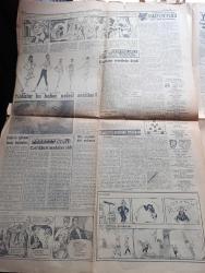 Cumhuriyet Gazetesi - Turkish Newspaper - 15 Nisan 1961 - Üç konu üzerine yazan Nadir Nadi Başmakale - feza pilotu Gagarin Moskova'da Hrutçef tarafından karşılanırken Fotoğrafı - Amerikan Kongo üyesi G. Fulton Gagarin'in Başkan Kennedy tarafından Amerika'ya davet edilmesini istedi - sanayi bakanı Şahap Kocatopçu istifa etti - Cemal Gürsel dün akşam İstanbul'a geldi - silahsız topluluklara ateş açılması meselesi Dün mecliste tartışıldı - milli birlik komitesinin anayasaya ait isteği - gençlik ve aydınlar nükleer silahların yasak olmasını istediler - Salim Başol istanbul-ankara olaylarında şehit sayısının 5 olduğunu bildirdi - 147 lerle ilgili MBK bildirisinin tepkileri - Eichmann davasına iki buçuk gün ara verildi - Doğa toplum ilişkisi yazan Melih Cevdet Anday - naneli sigara çıkıyor - Batı Almanya az gelişmiş memleketlere 3 milyar mark tutarında yardım yapacak - Bir skeç münasebetiyle yazan Burhan Felek - zabıta romanı sakız çiftliği yazan Nihal Karamağralı Yazı Dizisi - Beşiktaş