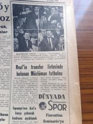 Cumhuriyet Gazetesi - Turkish Newspaper - 15 Nisan 1961 - Üç konu üzerine yazan Nadir Nadi Başmakale - feza pilotu Gagarin Moskova'da Hrutçef tarafından karşılanırken Fotoğrafı - Amerikan Kongo üyesi G. Fulton Gagarin'in Başkan Kennedy tarafından Amerika'ya davet edilmesini istedi - sanayi bakanı Şahap Kocatopçu istifa etti - Cemal Gürsel dün akşam İstanbul'a geldi - silahsız topluluklara ateş açılması meselesi Dün mecliste tartışıldı - milli birlik komitesinin anayasaya ait isteği - gençlik ve aydınlar nükleer silahların yasak olmasını istediler - Salim Başol istanbul-ankara olaylarında şehit sayısının 5 olduğunu bildirdi - 147 lerle ilgili MBK bildirisinin tepkileri - Eichmann davasına iki buçuk gün ara verildi - Doğa toplum ilişkisi yazan Melih Cevdet Anday - naneli sigara çıkıyor - Batı Almanya az gelişmiş memleketlere 3 milyar mark tutarında yardım yapacak - Bir skeç münasebetiyle yazan Burhan Felek - zabıta romanı sakız çiftliği yazan Nihal Karamağralı Yazı Dizisi - Beşiktaş