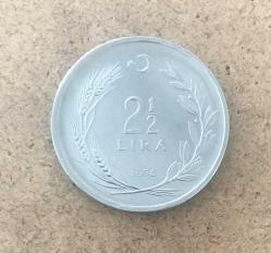 1976 CUMHURİYET MADENİ PARALARI  2,5 LİRA ÇİLLL KENAR YAZILARI DÜZ