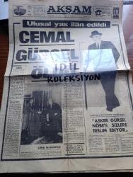 Akşam Gazetesi - Turkish Newspaper - 15 Eylül 1966 - Ulusal yas ilan edildi Cemal Gürsel öldü fotoğraf - Genelkurmayın Silahlı kuvvetlere başsağlığı mesajı - asker Gürsel nöbeti sizlere teslim ediyor - Cemal Gürsel ve Mehmetçik fotoğraf - 27 Mayıs inkılabının lideri ve Türk ordusunun Aga Cemali yatmakta olduğu Gülhane askeri Tıp akademisinde 6.45'te hayata gözlerini yumdu - Bayan Melahat Gürsel'e taziye ziyaretleri - Avcılar Köyü'nün dramı yazan Çetin Altan - düşünceye saygı yazan Melih Köknel - Asya'yı titreten korku karaoğlan'ın maceraları hazırlayan Suat Yalaz - meydan sahnelerinde ayna ve gazebo oyunu - uluslararası konkurhipikler başladı - İngiliz antrenörü Oscar Hold iddialı konuştu Beşiktaş Demirspor'u yenemez - Beşiktaş Bolu ile bugün maç yapacak - Balkan atletizm birinciliği bugün Sarajevo'da başlıyor - at yarışları neticeleri - at yarışları tahmini Şükrü Yurderi - Cemal Gürsel güreşimizin kalkınmasına çok çalıştı  fotoğraf - Eskişehir 1. Hava kuvvetleri maskotu Galip Baraj