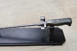 Süngü, 1.DÜNYA SAVAŞI DÖNEMİ FRANSIZ LEBEL SUBAY SÜNGÜSÜ 1.Dünya Savaşı dönemi Çanakkale Cephesi Lebel tüfeklerine ait Fransız Lebel subay süngüsü. Uzunluk: 52 cm.