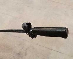 Süngü, 1.DÜNYA SAVAŞI DÖNEMİ FRANSIZ LEBEL SUBAY SÜNGÜSÜ 1.Dünya Savaşı dönemi Çanakkale Cephesi Lebel tüfeklerine ait Fransız Lebel subay süngüsü. Uzunluk: 52 cm.