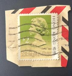 Hong Kong Pulu -Hong Kong Stamp - Mektup Zarfından Kesilmiş  / Postadan Geçmiş Pul Filateli - Damgalı - II. ELIZABETH TEMALI PUL, 2 PARA - YABANCI PULLAR -NOSTALJİK DOĞUM GÜNÜ HEDİYESİ