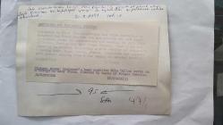 PRENSES DIANA ve PRENS CHARLES'IN FİGÜRLERİNİ YAPAN MIKE DILLONİ'IN ORİJİNAL FOTOĞRAFI - ORIGINAL PHOTOGRAPH OF PRINCESS DIANA - 20 x 15 cm EBADINDA - WEDGWOOD'UN BAŞ MODELCİSİ MİKE DİLLON, PRENS CHARLES'IN BÜSTLERİYLE ÇEVRİLİ LADY DİANA'NIN BİR TASARIMINI ÜZERİNDE ÇALIŞIYOR. - WEDGWOOD'S HEAD MODELLER MIKE DILLON WORKS ON A DESIGN OF LADY DIANA, FLANKED BY BUSTS OF PRINCE CHARLES. 1981