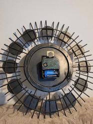 Antika Duvar Saati - VELİS Marka METAL ÇERÇEVELİ GÜNEŞ FORMUNDA ÇALIŞIR DURUMDA