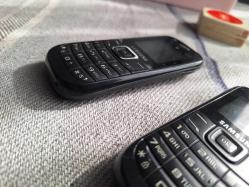 Samsung e1205t - 2 adet - Bataryaları yok - Şarj aleti yok - Yedek parça niyetine