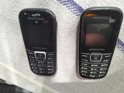 Samsung e1205t - 2 adet - Bataryaları yok - Şarj aleti yok - Yedek parça niyetine