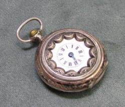 AnTiKa GÜMÜŞ ZeNNe KURMALI CEP SAATİ.......ARıZaLı