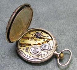 AnTiKa GÜMÜŞ ZeNNe KURMALI CEP SAATİ.......ARıZaLı