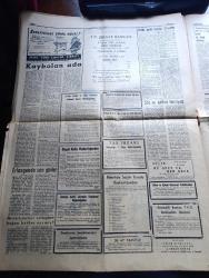 Dünya Gazetesi - Turkish Newspaper - 7 Eylül 1955 - yüzlerce kişi nezaret altında - 6-7 Eylül olayları - kadınlı erkekli nümayişçiler tahrip edilen bir pastanenin caddeye dökülen masa ve sandalyeleri arasında ilerliyor fotoğraf - tespit edilen tahribat 17 kilise 2 otel 2 gazino 1 fabrika araba dükkan ve 10 ev - selanik'teki Aziz Atatürk'ün doğduğu ev ile Türk konsolosu arasındaki bahçede bomba patladı ve hadiseler bu sebeple doğdu fotoğraf - örfi idare bütün şehre hakim oldu - örfi idarenin ilk kararı İstanbul ve İzmirle diğer şehirler arasındaki muhaberata el kondu - İsrail ve Arap dünyası yazan Falih Rıfkı Atay Başmakale - yeni adli yıl törenle açıldı - bir öğretmenin peşinden yazan Orhan Şükrü - beyaz bir kadının arkasından ıslık çaldığı için linç edilerek öldürülen 14 yaşındaki zenci çocuk - Troçki'nin katilini serbest bırakmayacağız - büyük berber imparatoru Yusuf Tafşin - Çınar savcısı Abdullah Tuncer intihar etti - Fenerbahçe'nin Altay'a mağlubiyetinin akisleri devam ediyor