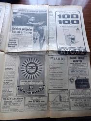 Hürriyet Gazetesi - Turkish Newspaper - 30 Mayıs 1965 - İstanbul'un 512. Fetih yıldönümü merasimle kutlandı fotoğraf - İsmet İnönü jurnalcilik ile itham edildi - Edirne canavarı Mehmet Yaman 5 defa idama mahkum oldu - Adalet Partili ve CHP milletvekilleri yumruklaştı - Süleyman Demirel milli davaların avukatıyım - gençler Ayasofya camii'nde ikindi namazı kılmak istedi - babası Gönül Karaca'yı köşke hapsetti - Yunanistan İngiltere'den bir uçak gemisi alıyor - İstanbul'da bugün bu gece sinema tiyatro programı - Kapalıçarşı'da sahte ayarlı altın satanlar yakalandı - İsrail Ürdün sınırını geçti - bir zamanlar Avrupa güzeli olan Günceli Tunca eşinden boşanacağı söylentilerini yalanladı fotoğraf - katibesi ile 254 kere zina yapan doktor Watts mesleğinden ihraç edildi fotoğraf - Amerikalılar Kuzey Vietnam'ı bombaladı - Fenerbahçe şampiyonluğa iyice yaklaştı - Galatasaray 2-0 mağlup iken 3 2 kazandı - güreş şampiyonası salı günü başlıyor - Can Bartu bugün Atalanta'ya karşı oynuyor - bulmaca