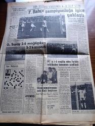 Hürriyet Gazetesi - Turkish Newspaper - 30 Mayıs 1965 - İstanbul'un 512. Fetih yıldönümü merasimle kutlandı fotoğraf - İsmet İnönü jurnalcilik ile itham edildi - Edirne canavarı Mehmet Yaman 5 defa idama mahkum oldu - Adalet Partili ve CHP milletvekilleri yumruklaştı - Süleyman Demirel milli davaların avukatıyım - gençler Ayasofya camii'nde ikindi namazı kılmak istedi - babası Gönül Karaca'yı köşke hapsetti - Yunanistan İngiltere'den bir uçak gemisi alıyor - İstanbul'da bugün bu gece sinema tiyatro programı - Kapalıçarşı'da sahte ayarlı altın satanlar yakalandı - İsrail Ürdün sınırını geçti - bir zamanlar Avrupa güzeli olan Günceli Tunca eşinden boşanacağı söylentilerini yalanladı fotoğraf - katibesi ile 254 kere zina yapan doktor Watts mesleğinden ihraç edildi fotoğraf - Amerikalılar Kuzey Vietnam'ı bombaladı - Fenerbahçe şampiyonluğa iyice yaklaştı - Galatasaray 2-0 mağlup iken 3 2 kazandı - güreş şampiyonası salı günü başlıyor - Can Bartu bugün Atalanta'ya karşı oynuyor - bulmaca