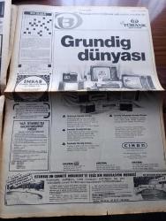 İstanbul Bayram Gazetesi - Turkish Newspaper - 13 Temmuz 1983 - erdek'te çocuklar Cumhurbaşkanı Kenan Evren'in bayramını kutladı fotoğraf - Burhan Felek ve Mustafa Yücel artık aramızda yoklar fotoğraf - İstanbul'da fiyatlar %26 arttı - basın kanunu tasarısı tartışılıyor - sağlık ve Sosyal yardım bakanı Kaya Kılıçturgay  falso yapmayacağız mutlaka başarılı olacağız dedi - Mehmet Ali Ağca'nın papa suikastini soruşturan İtalyan savcı Martella sofya'da - yurt dışından gelen işçiler bayramı hareketlendirdi - kainatın en güzel kızı yeni zelandalı Lorraine Downes - düşünmek anlamak yazan Oktay Akbal - bayram tebrik mesajları - İstanbul bir müzik sarayı kazanıyor - Ajda Pekkan bayramda televizyonda Fotoğrafı - Türkan Şoray Rüçhan Adlı'sız ilk Bayramı geçiriyor - Bülent Ersoy Nazan Şoray Hülya Süer uğur böcekleri Vatan caddesi Lunapark'ta - mikrofon yazan Halit Kıvanç - Devlet tiyatroları 35 yaşında - Grundig - finlandiya'da 200 metrede şampiyon olan bayan atletimiz Semra Aksu fotoğraf