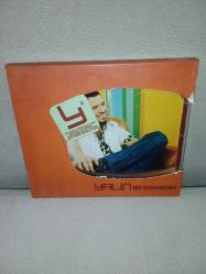 CD Yalın Bir bakmışsın albümü. orijinal. dinlemeyi etkilemeyen yoğun çizikler var sorunsuz çalışıyor.