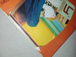 CD Yalın Bir bakmışsın albümü. orijinal. dinlemeyi etkilemeyen yoğun çizikler var sorunsuz çalışıyor.