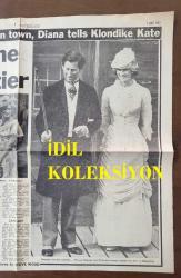PRENSES DİANA VE PRENS CHARLES'IN HABERİNİN YER ALDIĞI DAİLY EXPRESS GAZETESİNİN ÖZEL EK SAYFASI - A SPECIAL SUPPLEMENT FROM THE DAILY EXPRESS NEWSPAPER FEATURING NEWS ABOUT PRINCESS DIANA AND PRINCE CHARLES. - 46 x 39 cm EBADINDA - KING OF THE WILD FRONTIE... CHARLES IS THE BEST MAN IN TOWN, DIANA TELLS KLONDIKE KATE - ROYAL COUPLE JOIN IN THE FUN AS 1890 SALOON SHOW HAS EVERYONE GASPING - STEVE WOOD