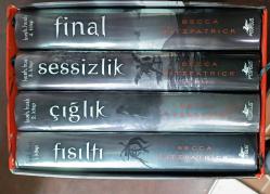 Hush Hush Serisi Set - Fısıltı, Çığlık, Sessizlik, Final 4 Cilt Takım - ciltli - şömizli kutulu