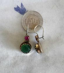 Eskitme, altın küpe görselinde küpe.