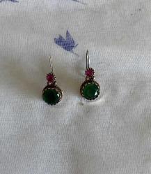 Eskitme, altın küpe görselinde küpe.