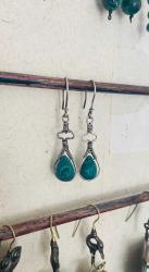 El İşçiliği Gümüş Malakit Taşlı Tel  Küpe