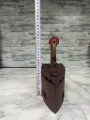 İç Izgaralı Kırmızı Ahşap Saplı Antika Kömürlü Ütü