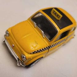 KOLEKSİYONDAN ESKİ FAKAT ÇOK TERTEMİZ BİR MODEL TAKSİ ARABA. KAÇMAZ.
