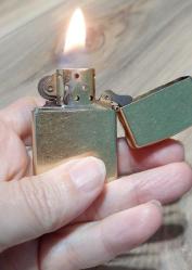 Orijinal Zippo Çakmak (2001 A01 – Made in U.S.A, Pirinç Gövde, Yıldız Amblemli)