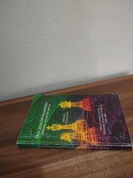 TEACHER DEVELOPMENT MAKING THE RIGHT MOVES - SELECTED ARTICLES FROM THE ENGLISH TEACHING FORUM 1989 - 1993