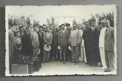 FOTO BİRLİK - ÖDEMİŞ / 1947 ÖDEMİŞ SANATLAR OKULU MÜDÜRÜ GİDERKEN İSTASYONDA...