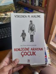 BENLİĞİNİ ARAYAN ÇOCUK