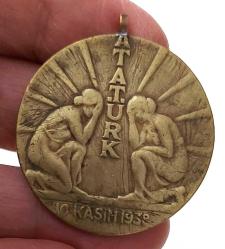 1938 KURTARDIĞIN TÜRK KADINI SANA BAĞLILIĞINI SUNAR ATATÜRK İBARELİ ORİJİNAL BRONZ-PİRİNÇ HATIRA MADALYASI 1A1AA1R1 ÇOK NADİR PEK ÇIKMAZ