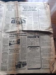 Halka ve Olaylara Tercüman Gazetesi - Turkish Newspaper - 1 Mayıs 1983 - milliyetçi cenahta birleşme çabaları arttı - Kenan Evren'in birleşin çağrısı tarafları harekete geçirdi - OECD'nin ekonomik gelişmeleri gözden geçirme komitesi Türkiye'de - İzmit eski belediye başkanı Erol Köse sosyal Demokrat bir partinin kuruluş hazırlıklarını organize ediyor - ICFTU Genel sekreteri John Vanderveken 19 Mayıs'tan sonra Başbakan Bülent Ulusu ile görüşecek - Libya lideri albay Muammer El Kaddafi fotoğraf - Şerafettin Elçi tahliye edildi - Türk İş Genel Başkanı Şevket Yılmaz Parti işlerine karışmaya hiç niyetim yok - siyasi parti üçgeni yazan Nazlı Ilıcak - Necip Fazıl'la sohbet 12 yazan Ahmet Kabaklı - böbreğini bağışlamak isteyen aşık Deryami'yi ailesi evden kovdu fotoğraf - Kapalıçarşı esnafının ağzını bıçak açmıyor - Fransa'da sosyalist iktidara karşı protestolar büyüyor - yeni dönem eşiğinde yazan Tarık Buğra - televizyon programı - geçen yıl hayattan ayrılan Ingrid Bergman - Dallas dizisi
