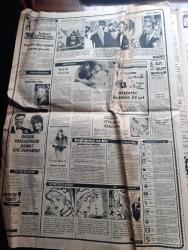 Halka ve Olaylara Tercüman Gazetesi - Turkish Newspaper - 1 Mayıs 1983 - milliyetçi cenahta birleşme çabaları arttı - Kenan Evren'in birleşin çağrısı tarafları harekete geçirdi - OECD'nin ekonomik gelişmeleri gözden geçirme komitesi Türkiye'de - İzmit eski belediye başkanı Erol Köse sosyal Demokrat bir partinin kuruluş hazırlıklarını organize ediyor - ICFTU Genel sekreteri John Vanderveken 19 Mayıs'tan sonra Başbakan Bülent Ulusu ile görüşecek - Libya lideri albay Muammer El Kaddafi fotoğraf - Şerafettin Elçi tahliye edildi - Türk İş Genel Başkanı Şevket Yılmaz Parti işlerine karışmaya hiç niyetim yok - siyasi parti üçgeni yazan Nazlı Ilıcak - Necip Fazıl'la sohbet 12 yazan Ahmet Kabaklı - böbreğini bağışlamak isteyen aşık Deryami'yi ailesi evden kovdu fotoğraf - Kapalıçarşı esnafının ağzını bıçak açmıyor - Fransa'da sosyalist iktidara karşı protestolar büyüyor - yeni dönem eşiğinde yazan Tarık Buğra - televizyon programı - geçen yıl hayattan ayrılan Ingrid Bergman - Dallas dizisi