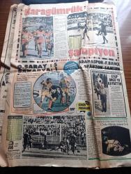 Halka ve Olaylara Tercüman Gazetesi - Turkish Newspaper - 1 Mayıs 1983 - milliyetçi cenahta birleşme çabaları arttı - Kenan Evren'in birleşin çağrısı tarafları harekete geçirdi - OECD'nin ekonomik gelişmeleri gözden geçirme komitesi Türkiye'de - İzmit eski belediye başkanı Erol Köse sosyal Demokrat bir partinin kuruluş hazırlıklarını organize ediyor - ICFTU Genel sekreteri John Vanderveken 19 Mayıs'tan sonra Başbakan Bülent Ulusu ile görüşecek - Libya lideri albay Muammer El Kaddafi fotoğraf - Şerafettin Elçi tahliye edildi - Türk İş Genel Başkanı Şevket Yılmaz Parti işlerine karışmaya hiç niyetim yok - siyasi parti üçgeni yazan Nazlı Ilıcak - Necip Fazıl'la sohbet 12 yazan Ahmet Kabaklı - böbreğini bağışlamak isteyen aşık Deryami'yi ailesi evden kovdu fotoğraf - Kapalıçarşı esnafının ağzını bıçak açmıyor - Fransa'da sosyalist iktidara karşı protestolar büyüyor - yeni dönem eşiğinde yazan Tarık Buğra - televizyon programı - geçen yıl hayattan ayrılan Ingrid Bergman - Dallas dizisi