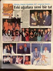 HAFTA SONU EXTRA DERGİSİ - DOĞUM GÜNÜ HEDİYESİ (TURKİSH - NEWSPAPER) - 3 TEMMUZ 1992 - SAYI: 27 - TAM TAKIM 8 SAYFADIR -Billur Kalkavan-Savaş Karakaş-Erdoğan Karakaş-Cem Özer-Didem Talu-Eren Talu-Fem Güçlütürk-Alp Ergün-Burcu Mısırlı-Sibel Özocak-Yavuz Eren-Demet Karaca-Evren Doğu-Nejat Arseven-Düriye Arseven-Can Üstüngel-Yasemin Üstüngel-Emel Yavuzlar-Evrim İnger-Hakan Akarsu-İdil Hamzadı-Öykü Serter-İpek Gür-Ebru Yılmaz-Deniz Kara-Merve Kara-Feryal Gülman-Kemal Gülman-Charles Jourdan-Louis Feraud-Anna Clain-Zehra Kavrakoğlu-Güzin Dinçkök-Nermin Basa-Seyfi Basa-Raif Dinçkök-Ayşe Demir-Çiğdem Demir-Tülay Haybat-Hülya Bozkurt-Rauf Arbel-Zehra Arbel-Ülkü Ucalp-Argun Ucalp-Merih Gürkaynak-Mişlin Morova-Ayseli Togay-Adnan Gürkaynak-Melis Altan-Yasemin Altan-Bülent Altan-Sema Guvan-Haldun Guvan-Nihat Boytuzun-Lili Garih-Üzeyir Garih-İshak Alaton-Hepsen Boytuzun-Malik Yolaç-İnci Büke-Mustafa Sadıkoğlu-Ayşe Sadıkoğlu-Ebru Özgen-Sabiha Okay-Levent Özkan-Mehpare Özkan-Ümit Özkan-Yasemin Özkan-S