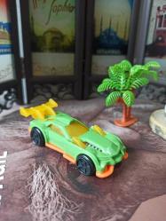 Hotwheels yeşil sarı model araba & 8 cm