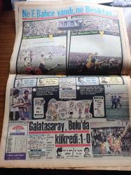Milliyet Gazetesi - Turkish Newspaper - 27 Mart 1983 - Hoş Sadâ yazan Mehmet Barlas Başmakale - taksisini satan 3 yıl taksi alamayacak - koalisyonsuz bir iktidar - Türk temsilcilikleri Ermeni terörüne karşı uyarıldı - bir Fransız firması ülkemizi Eurovision'da temsil edecek opera adlı eseri plak yapmak istiyor - Kara paralar bir günde aklanacak - Ajda Pekkan folklorcularla saz çaldı fotoğraf - bugün 27 Mart Dünya tiyatro günü yazan Haldun Taner - sınav yazan Altan Öymen - Cumhurbaşkanı Kenan Evren ağaç dikerek topraklarımıza sahip çıkalım dedi - İsmail dümbüllü ödülü Altan Erbulak'a verilecek - Dallas dizisi - Abdülcanbaz çizen Turhan Selçuk - sarışın bomba Jane Mansfield'in kızı Mariska annesinin izinde fotoğraf - Ferhan Şensoy aşkın gözüne gözlük - haftanın sanat olayları - İzmir at yarışları programı - Ne Fenerbahçe yandı ne Beşiktaş 1 1 - Stattaki İstanbul TV'deki İstanbul yazan İslam Çupi - korkak Beşiktaş güçsüz Fenerbahçe yazan Can Bartu -  Galatasaray Bolu'da kükredi
