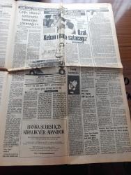 Milliyet Gazetesi - Turkish Newspaper - 11 Ekim 1983 - helva meselesi yazan Mehmet Barlas Başmakale - milliyet Mehmet Ali Ağca'nın doktoru Ferracutl ile konuştu - Turgut Özal kebanı da halka satacağız - Mehmet Ali Ağca sorguya çekildi - Maliye Bakanı Adnan Başer Kafaoğlu katsayı 40 olursa bütçe açık verir - Güney Kore Kenan Evren'e suikast girişimi komünist tertibidir dedi - K Ç grubu yarım milyar ödemeye mahkum oldu - fanatik sağcı Almanlar Türklere savaş açıyor - Bülent Ecevit ve 133 eski CHP'li parlamenterin yurt dışına çıkış yasağı kaldırıldı - Türk'ün dostu kimdir Attila İlhan - seçime doğru - Trabzonlu falcı Kaya Ersin Seçimi Turgut Sunalp kazanacak dedi - tarikattan edebiyata Yakup Kadri Karaosmanoğlu Yazan İlhami Soysal - halk müziğinin ünlü sesi huri Sapan Evliya Çelebi oldu - Fenerbahçe Kocaeli maçında kırmızı kart gören Engin Verel - kadro dışı bıraktıkları Cem Pamiroğlu için Stankoviç Mesut Dizdar ve Ali Şen ayrı ayrı konuştu - Türkiye liginde haftanın takımı Zonguldakspor