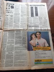 Milliyet Gazetesi - Turkish Newspaper - 11 Ekim 1983 - helva meselesi yazan Mehmet Barlas Başmakale - milliyet Mehmet Ali Ağca'nın doktoru Ferracutl ile konuştu - Turgut Özal kebanı da halka satacağız - Mehmet Ali Ağca sorguya çekildi - Maliye Bakanı Adnan Başer Kafaoğlu katsayı 40 olursa bütçe açık verir - Güney Kore Kenan Evren'e suikast girişimi komünist tertibidir dedi - K Ç grubu yarım milyar ödemeye mahkum oldu - fanatik sağcı Almanlar Türklere savaş açıyor - Bülent Ecevit ve 133 eski CHP'li parlamenterin yurt dışına çıkış yasağı kaldırıldı - Türk'ün dostu kimdir Attila İlhan - seçime doğru - Trabzonlu falcı Kaya Ersin Seçimi Turgut Sunalp kazanacak dedi - tarikattan edebiyata Yakup Kadri Karaosmanoğlu Yazan İlhami Soysal - halk müziğinin ünlü sesi huri Sapan Evliya Çelebi oldu - Fenerbahçe Kocaeli maçında kırmızı kart gören Engin Verel - kadro dışı bıraktıkları Cem Pamiroğlu için Stankoviç Mesut Dizdar ve Ali Şen ayrı ayrı konuştu - Türkiye liginde haftanın takımı Zonguldakspor
