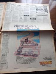 Milliyet Gazetesi - Turkish Newspaper - 4 Aralık 1983 - sabreden derviş yazan Mehmet Barlas Başmakale - başkanlık için 2 aday belli oldu Necmettin Karaduman ve Cahit Karakaş fotoğraf - muhtemel kabine tamamlanıyor - Orgeneral Necdet Üruğ Genelkurmay Başkanı oldu fotoğraf - Kenan Evren güdümlü demokrasi yalanı hüsrana uğradı - Maliye Bakanı Adnan Başer Kafaoğlu Özal'ınki laf bütçede açık yok dedi - seçmenli Özal değişik olacak - TÜSİAD genel başkanı Ali Koçman ve Sakıp Sabancı fotoğraf - Türkan Şoray ile Cihan ünal'ın evlenmelerine yakınları da hayret etti fotoğraf - yılın en sevilen 10 şarkı yarışmasında ödül kazanan Bir Sevgi istiyorum şarkısını Emel Sayın ve Ahmet Özhan söyledi fotoğraf - seçmensiz seçmenli yazan Altay Öymen - devekuşuna mektuplar yazan Haldun Taner - Yunan yönetimi Kıbrıs konusunda NATO'dan çözüm istemeyeceğiz - haftanın sanat olayları - Tevfik Gelenbe tiyatrosu öp babanın elini - Fenerbahçe basketbolda Beşiktaş'ı pençeledi fotoğraf - Eczacıbaşı bayan voleybol
