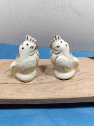 K203-----PORSELEN HOROZ BİR ÇİFT ESKİ TUZLUK BİBERLİK