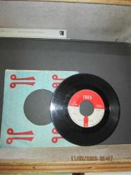 SİLÜETLER 1965 ALTIN MİKROFON SİS / KAŞIK HAVASI 45 DEVİR PLAK