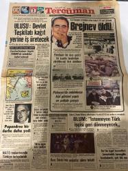 TERCÜMAN GAZETESİ - DOĞUM GÜNÜ HEDİYESİ (TURKISH NEWSPAPPER)  - 12 KASIM 1982 - SADECE İKİ SAYFADIR -Leonid Brejnev-Andreas Papandreu-Ahmet Kabaklı-Rauf Tamer-Kurtul Altuğ-Zeynep Göğüş-Lynn Johnston-Brant Parker-Johnny Hart-Ulusu devlet teşkilatı kağıt yerine iş üretecek-Brejnev öldü-Dünya tarihine komünizmin kanlı damgasını vurmuştu-Yönetimin bir süre geçici bir komite tarafından yürütüleceği ileri sürülüyor-Polonyada onbinlerce kişi gösteri yaptı ve polisle çatıştı-Blum istemeyen Türk işçisi geri dönmeyecek-Papandreu bir darbe daha yedi-Nato toplantısında Türkiye tartışılacak-Siyasi tartışmada 2 Türkün öldüğü Alman kasabasında yeni olaylara karşı tedbir alındı-Barış davasında avukatlar salonu terketti-Surda işgal kuvvetleri komutanlık karargahı bombalandı çok ölü-Gün ışığında Fuzulinin mezarı-Minberden gönüllere kitap medeniyettir-Sözün kısası Brejnev ve sandık-Arsız-Mutluluk günlüğü-Örümcek adam-Yumurcak-Küçük kral-Yıldızınız ve siz-TV ve huzurevleri