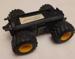 LOT.13 » ARAZİ MODEL ARAÇ MEKANİZMASI. UCUZ. 1.5 VOLT PİL GEREKİYOR.