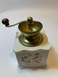 Minyatür Kahve Değirmeni, İtalya'da Üretilmiştir