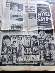Yeni Asır Gazetesi - Turkish Newspaper - 15 Eylül 1977 - turistler Ege'yi St.Tropez'e çevirdi üstsüz güneşlenenler ortalıkta sevişenler fotoğraf - Halk Bankası 7.5 milyon dolandırıldı - bir şebeke şifreleri ele geçirdi ve ölmüş bir adamın kimliği ile çeşitli şubelerden para çekti - Bülent Ecevit dik dar eşiminde bile böyle bir iktidar yerinde kalamaz dedi - Necmettin Erbakan sanayide İstiklal savaşı başladı - Alparslan Türkeş düşmanlara karşı bütünleşelim - Süleyman Demirel zorlukları yenmek zorundayız - bayram günleri elektrik kısıntısı olmayacak - Avrupa kupası'nda sonuçlar - Aston Villa 4 Fenerbahçe 0 - Trabzonspor 1 Kopenhagen 0 - Belediye Başkanı İhsan Alyanak çay mahallesi'ni öfkelendirdi - Fatma Girik'e SSCB pavyonunda hediye yağdı - Bayram tebrik mesajları - Emel Sayın tam sayfa fotoğraf fuar lunapark gazinosunda - Emel Sayın Barış Manço Erol Evgin Nazan Şoray Nurhan Damcıoğlu Beyaz Kelebekler Fuar göl gazinosunda - Müzeyyen Senar Huysuz Virjin - Sezen Aksu - Gönül Yazar