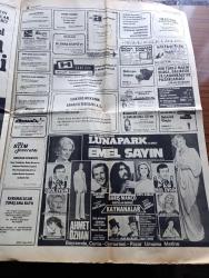 Yeni Asır Gazetesi - Turkish Newspaper - 15 Eylül 1977 - turistler Ege'yi St.Tropez'e çevirdi üstsüz güneşlenenler ortalıkta sevişenler fotoğraf - Halk Bankası 7.5 milyon dolandırıldı - bir şebeke şifreleri ele geçirdi ve ölmüş bir adamın kimliği ile çeşitli şubelerden para çekti - Bülent Ecevit dik dar eşiminde bile böyle bir iktidar yerinde kalamaz dedi - Necmettin Erbakan sanayide İstiklal savaşı başladı - Alparslan Türkeş düşmanlara karşı bütünleşelim - Süleyman Demirel zorlukları yenmek zorundayız - bayram günleri elektrik kısıntısı olmayacak - Avrupa kupası'nda sonuçlar - Aston Villa 4 Fenerbahçe 0 - Trabzonspor 1 Kopenhagen 0 - Belediye Başkanı İhsan Alyanak çay mahallesi'ni öfkelendirdi - Fatma Girik'e SSCB pavyonunda hediye yağdı - Bayram tebrik mesajları - Emel Sayın tam sayfa fotoğraf fuar lunapark gazinosunda - Emel Sayın Barış Manço Erol Evgin Nazan Şoray Nurhan Damcıoğlu Beyaz Kelebekler Fuar göl gazinosunda - Müzeyyen Senar Huysuz Virjin - Sezen Aksu - Gönül Yazar